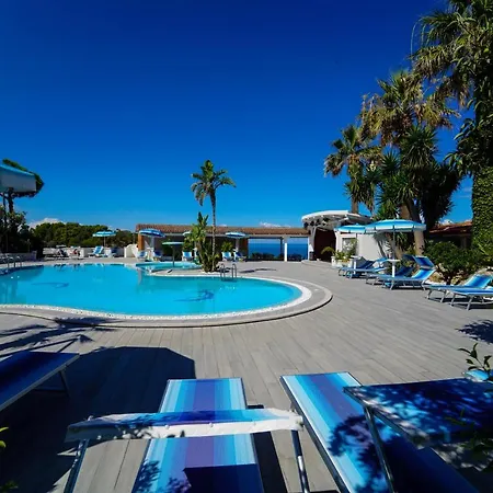 Ξενοδοχείο με διαμερίσματα Le Playe Village 3*